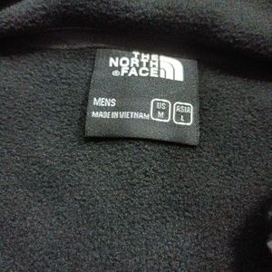 The North Face Fleece Jacket with Quilted Lining - Outdoor Sportswear for Spring